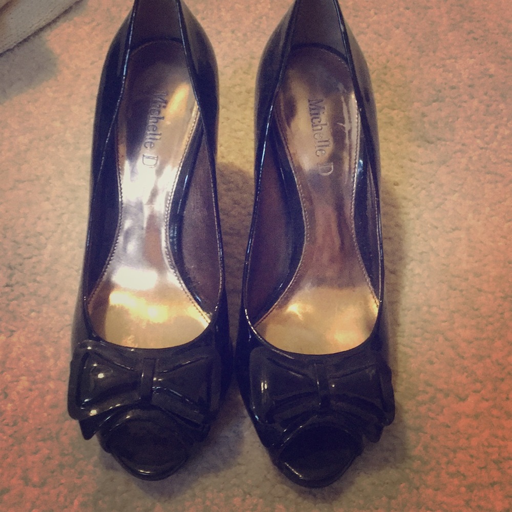 Black bow pumps 👠